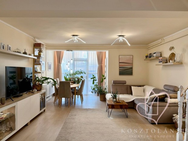 Elad� teljesk�r�en fel�j�tott sorh�z