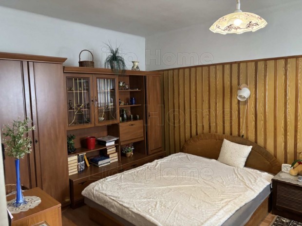 Elad� t�ny�i csal�di h�z