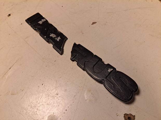 Elad trtt Ikarus felirat balesetes buszrl