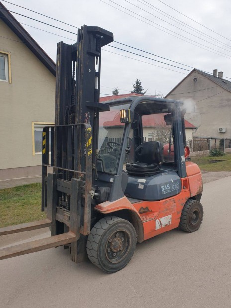 Eladó toyota 7Fgf30 tipús gázos targonca