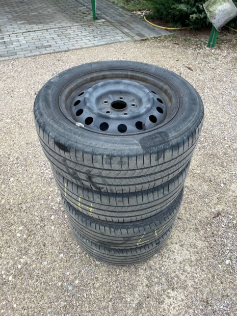 Elad toyota auris 5x114,3 r16 felni garnitra