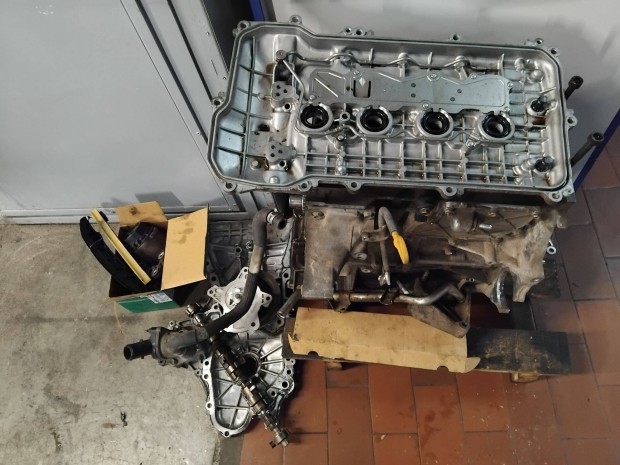 Elad toyota rav4 hengerfej+blokk!