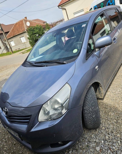 Eladó toyota verso D-CAT szép állapotban