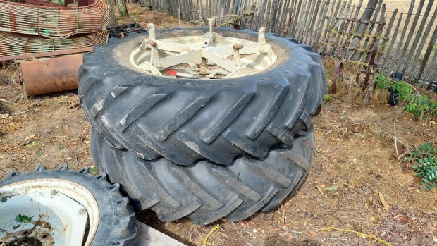 Eladó traktor dupla kerék 16,9 R34 Good Year 16,9-34