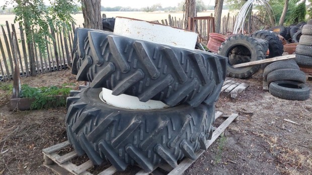 Elad traktor dupla kerk 18,4R34 Semperit 18,4-34