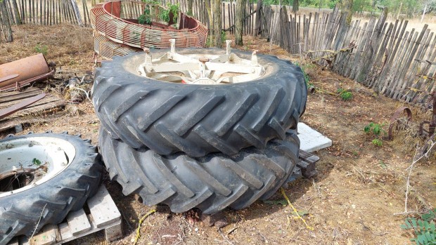 Elad� traktor duplaker�k 16,9 R34 Semperit 16,9-34