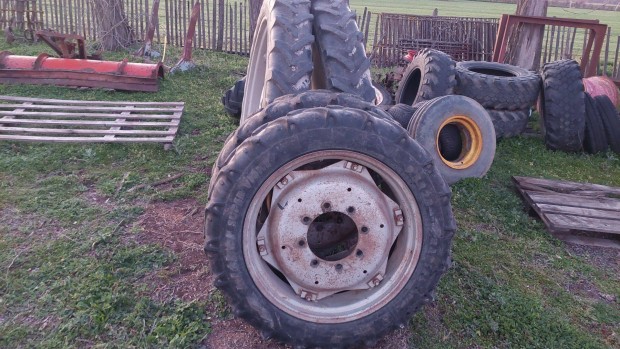 Eladó traktor kerék 9.5R28 Kléber