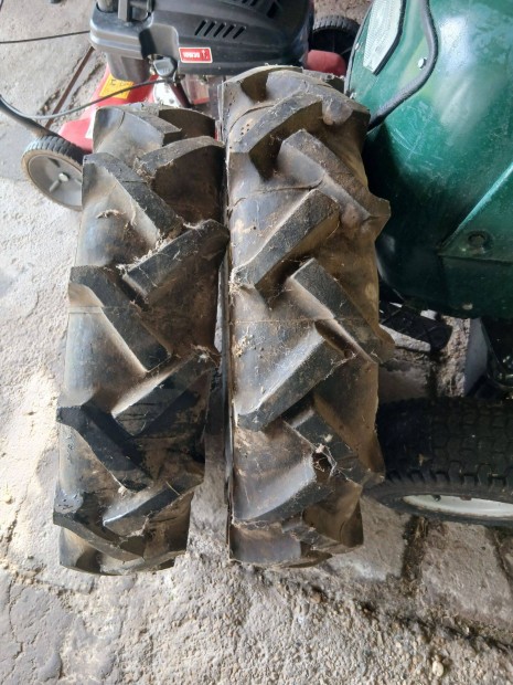 Eladó traktor mintás gumi