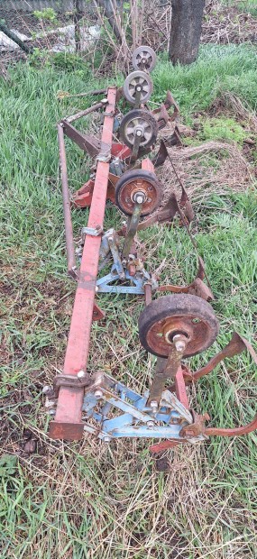 Elad� traktoros sork�zm�vel�