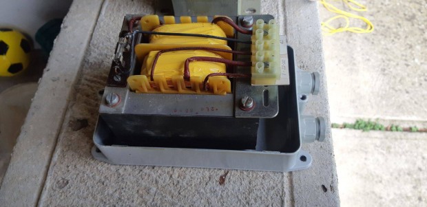 Elad� transzform�tor (traf�)