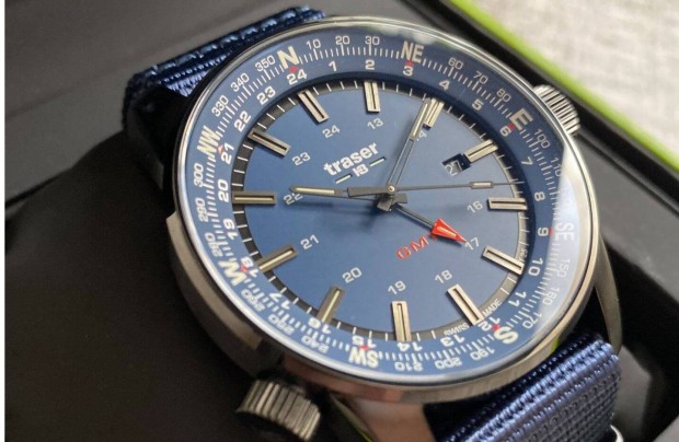 Eladó traser P68 Pathfinder GMT Blue karóra