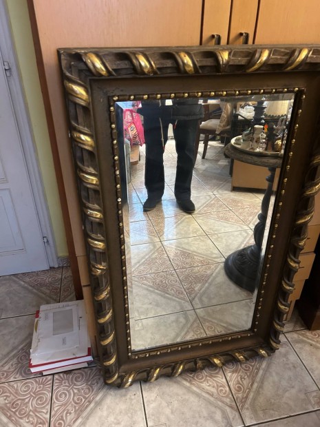 Elad� t�k�r p�rban