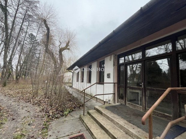 Elad� �d�l�,h�z, Doboz