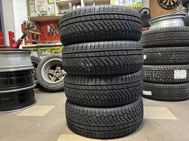 Eladó új 225/45 r18 Falken téli gumi!