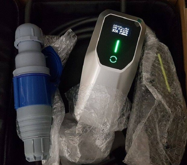 Elad� �j 4m EVSE EV t�lt� Type 2 1 f�zis (7,2kw) 6-32A +t�ska