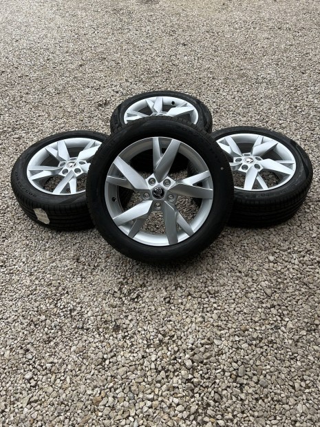 Eladó új 5x112 r17 gyári Skoda Octavia 4 alufelni szett nyári gumival!