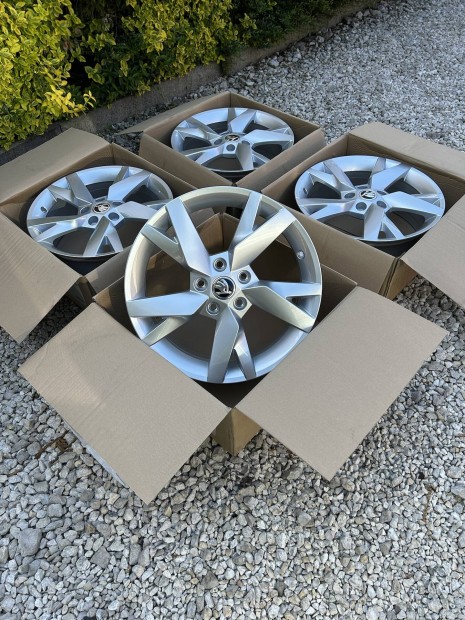 Eladó új 5x112 r17 gyári Skoda Octavia "Lyra" alufelni szett!