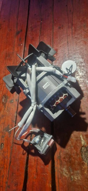 Elad� �j Betonkever� motor