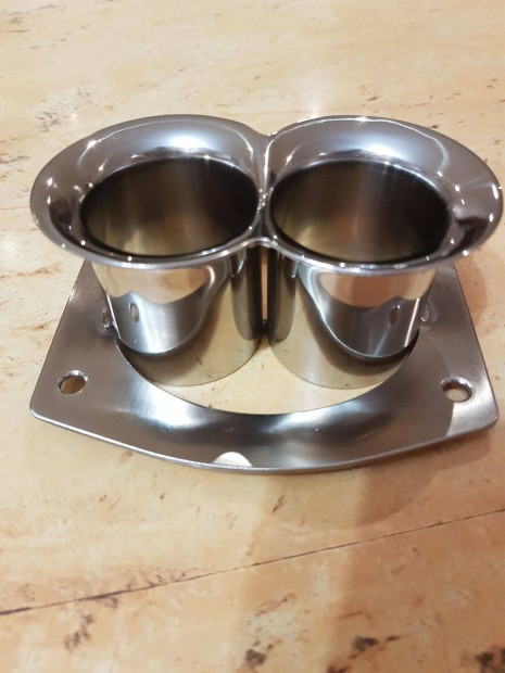 Elad� �j Lada T�t�k