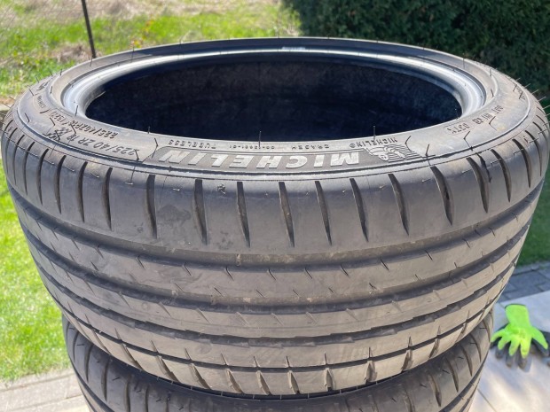 Eladó új Michelin Pilot Sport 4 225/40/ZR18 nyári gumi 4db