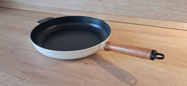 Eladó új, IKEA-ban vásárolt 29 cm átmérőjű öntöttvas serpenyő