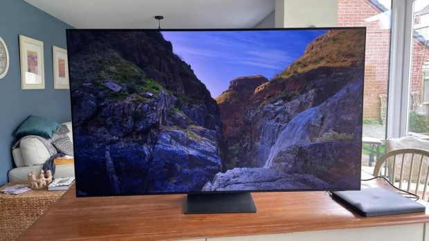 Elad j, bontatlan Samsung QE65S95D 2024-es OLED 4K TV