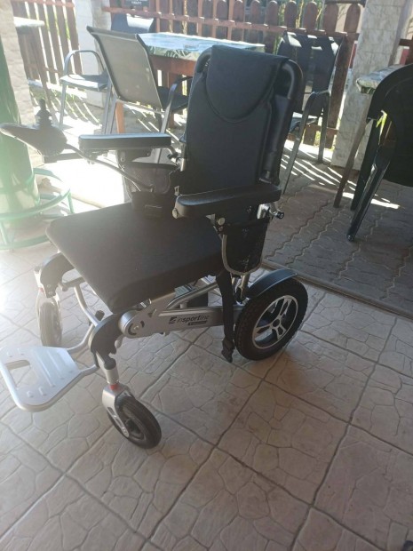 Elad� �j elektromos kerekessz�k (rokkantkocsi)