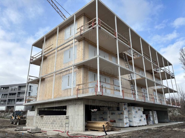 Elad� �j �p�t�s�, innovat�v technol�gi�val �p�l�, fenntarthat�s�got