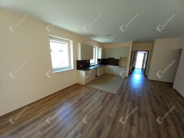 Elad� �j �p�t�s� csal�di h�z Debrecen P�rcsi kertben !