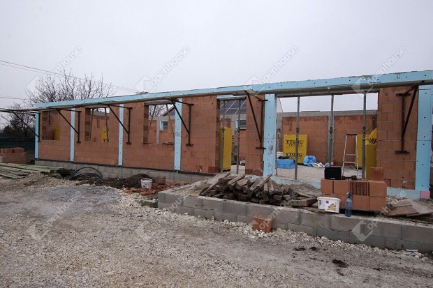 Elad� �j �p�t�s� csal�di h�z Sz�kesfeh�rv�r, K�r�si utca