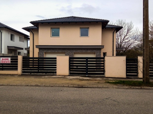 Eladó új építésű ikerházfelek Rákoscsabán!