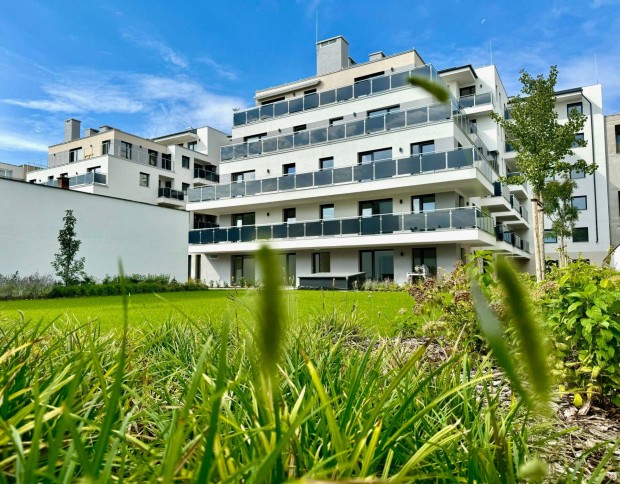 Elad� �j �p�t�s� lak�s a J�sz utc�ban