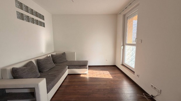 Elad� �j �p�t�s� lak�s a Rokolya utc�ban!