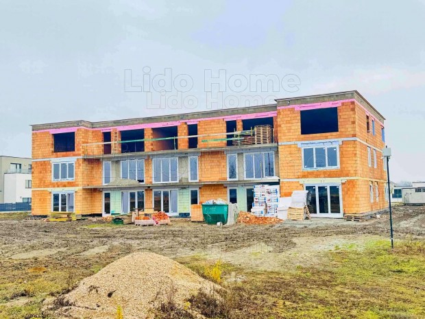 Elad� �j �p�t�s� lak�sok Gy�r- Szit�sdomb !