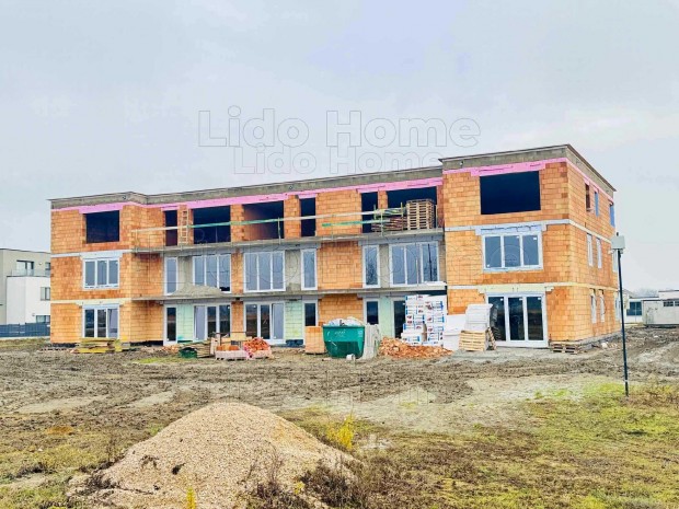 Elad� �j �p�t�s� lak�sok Gy�r- Szit�sdomb !