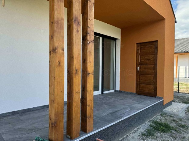 Elad� �j �p�t�s� lak�h�z Si�fokon!