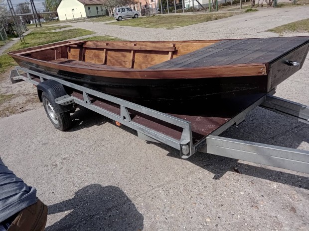 Elado.uj luc fenyo csonak.