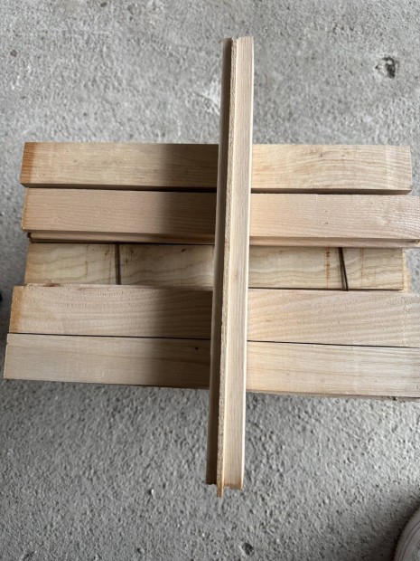 Elad� �j parketta 