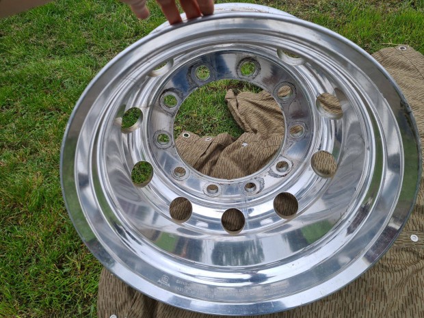 Elad� �j teheraut� alufelnik