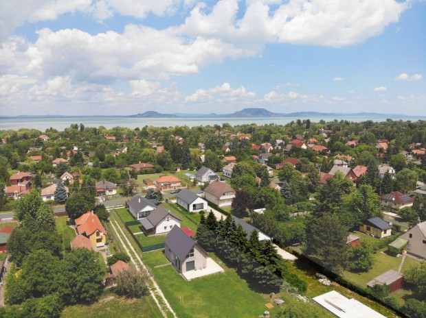 Eladó újépítésű tégla házak Balatonmáriafürdőn!