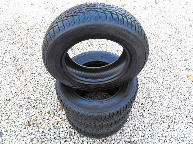 Eladó újszerű 155/70 R13 Nokian téli gumi garnitúra