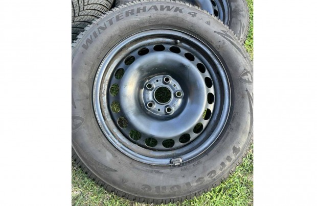 Eladó újszerű Firestone Winterhawk 215/65R16 H téligumi + lemezfelni
