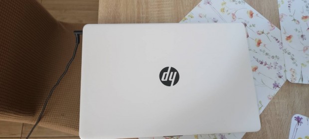 Eladó újszerű HP laptop