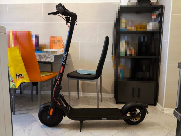Eladó újszerű Navee V40i Pro elektromos Roller!