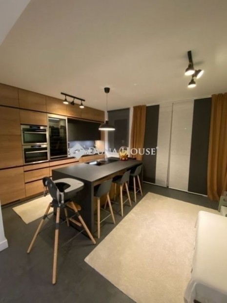 Elad� �jszer�, napf�nyes, 5 szob�s ikerh�z, Sz�dliget