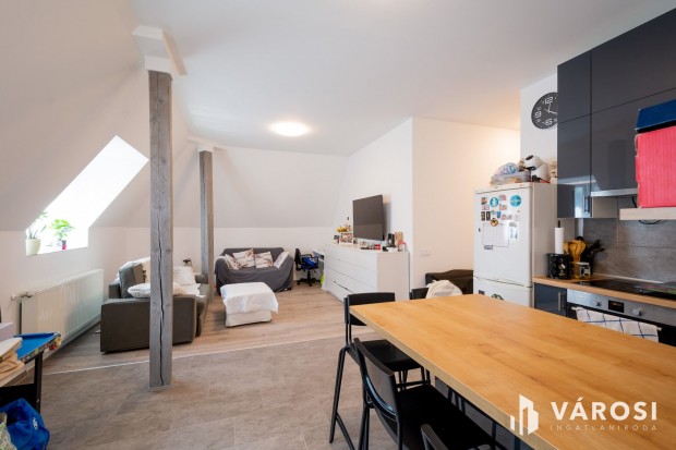 Elad� �jszer� lak�s G�d�n: nappali + 2 h�l� + 2 aut�be�ll�