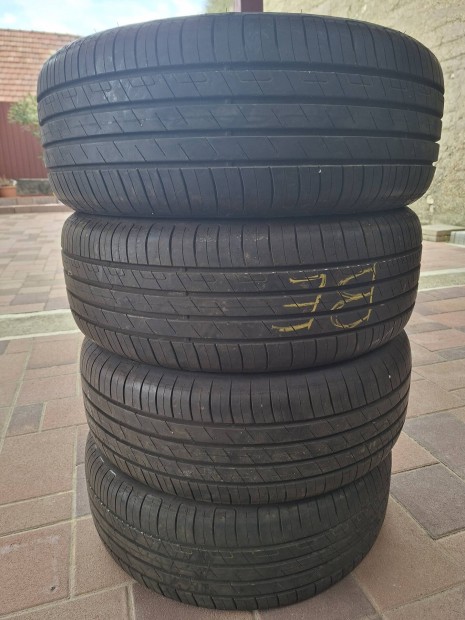 Elad� �jszer� ny�ri gumik.