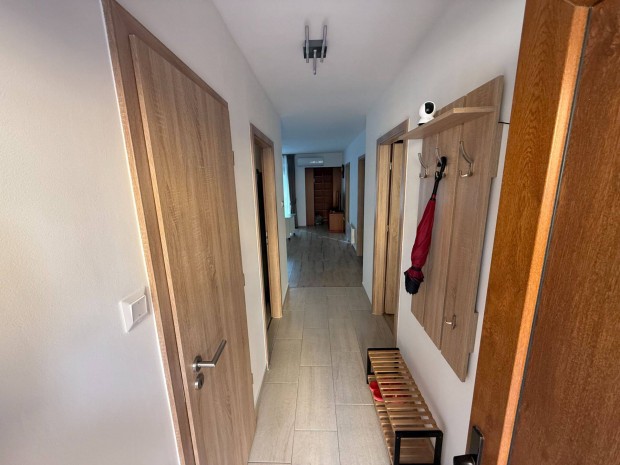 Elad� �jszer� t�gla lak�s m�lygar�zsi be�ll�kkal �s egyedi t�rol�val