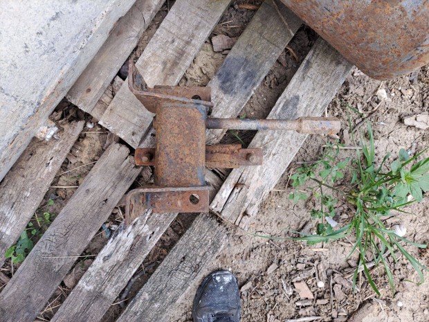 Elad univerzlis teheraut / ptkocsi ptkerktart csrl