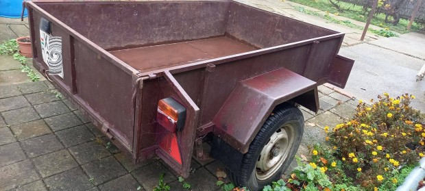 Elad utnfut, nyitott rszllt. kpek szerint